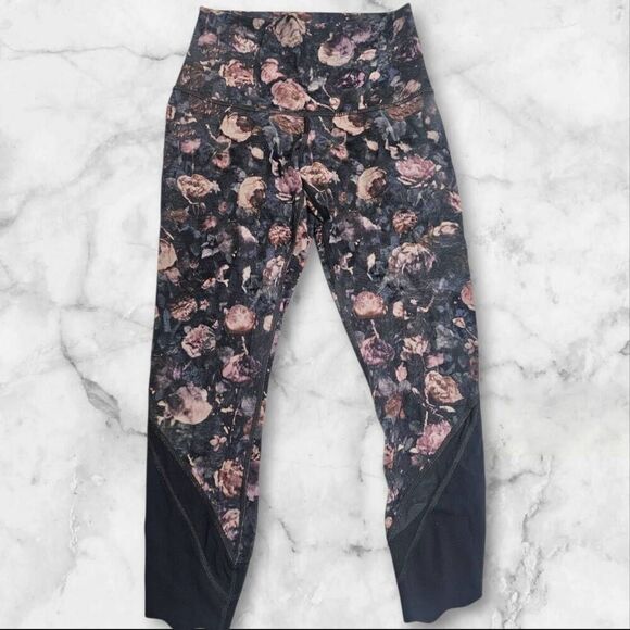 Lululemon Size 4 Floral Wunder Under Scalloped Hem - Picture 1 of 3